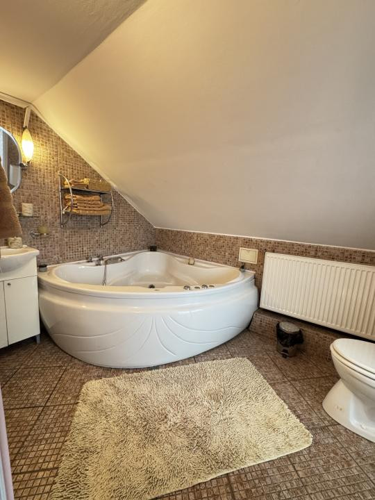 De Inchiriat! Apartament de 5 camere, 3 bai,terasa, garaj,Zona Zorilor