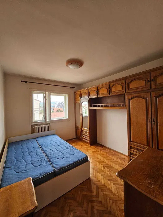Apartament 3 camere, decomandat, 70 mp, loc de parcare 