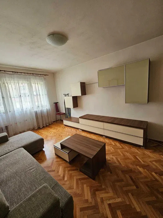 Apartament 3 camere, decomandat, 70 mp, loc de parcare 