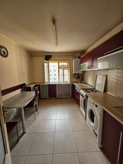 Apartament 3 camere, decomandat, 70 mp, loc de parcare 