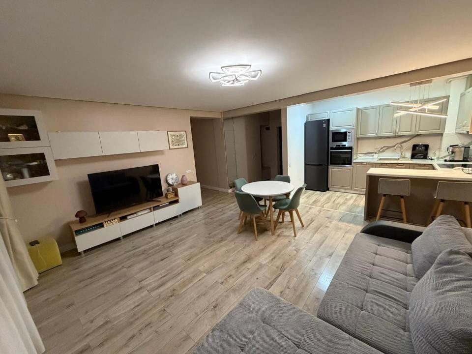 Apartament cu 3 camere, 80 mp, gradina , zona Parcului Poligon