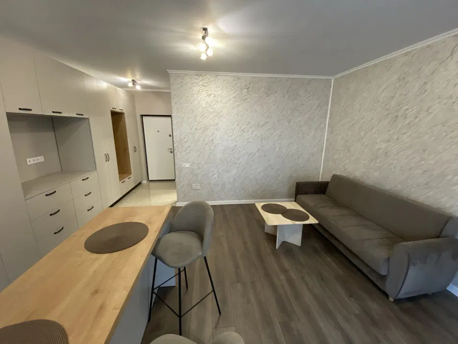 Apartament in bloc nou, etaj intermediar, zona Eroilor