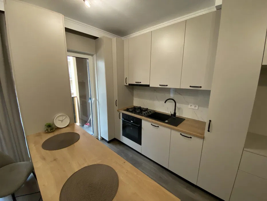 Apartament in bloc nou, etaj intermediar, zona Eroilor