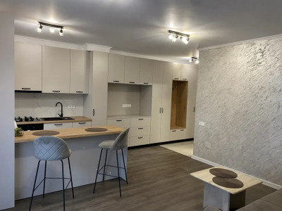 Apartament in bloc nou, etaj intermediar, zona Eroilor