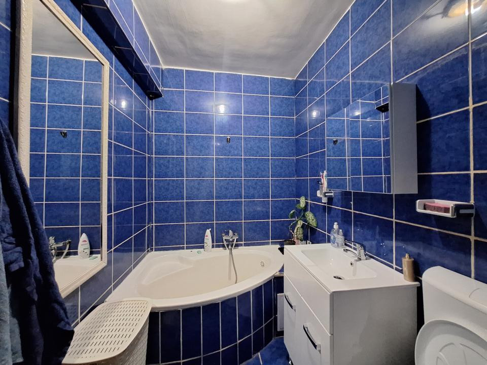 Apartament cu o camera, etajul 1, zona Porii