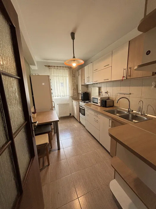 Apartament decomandat, parcare, zona JYSK Floresti