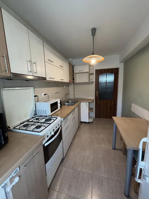 Apartament decomandat, parcare, zona JYSK Floresti