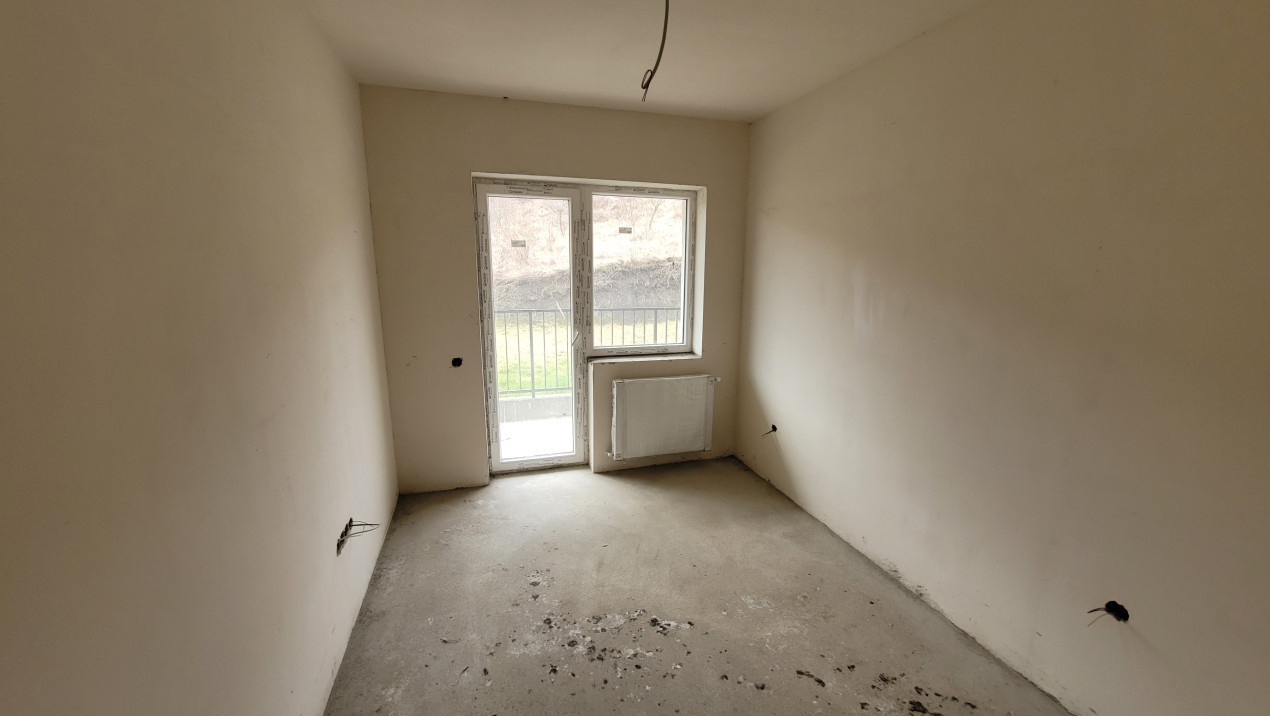 Apartament de 3 camere, 63 mp, semifinisat, zona Terra