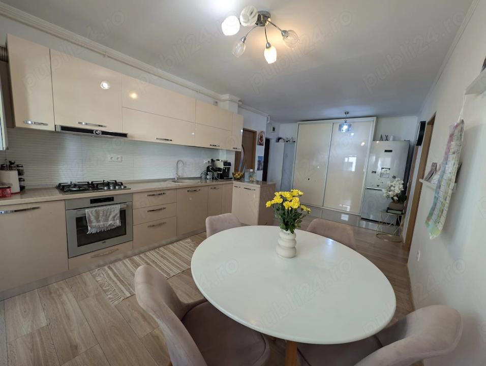 Apartament decomandat, etajul 1, balcon, zona Eroilor
