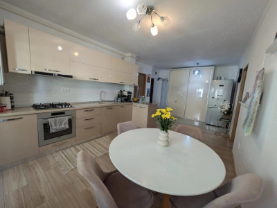 Apartament decomandat, etajul 1, balcon, zona Eroilor