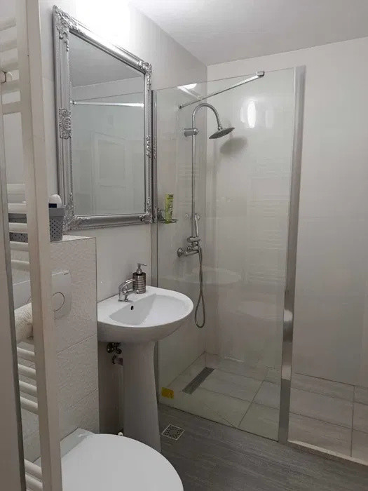 Apartament 3 camere, decomandat, 2 bai, 67 mp, zona Dorobantilor