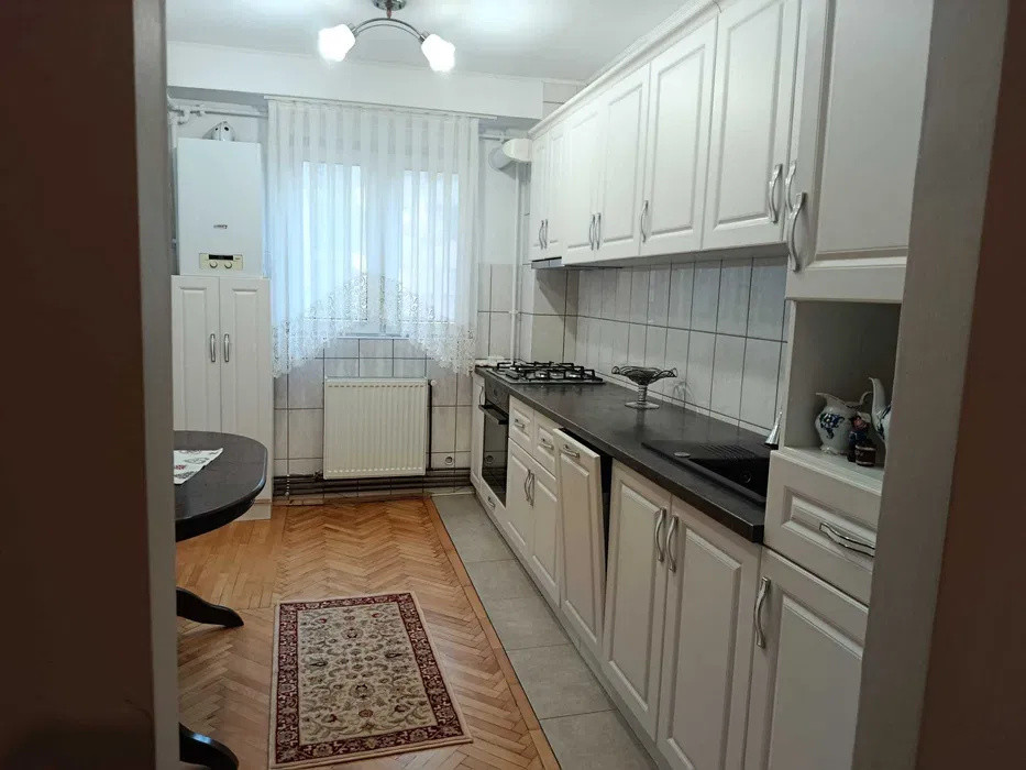 Apartament 3 camere, decomandat, 2 bai, 67 mp, zona Dorobantilor