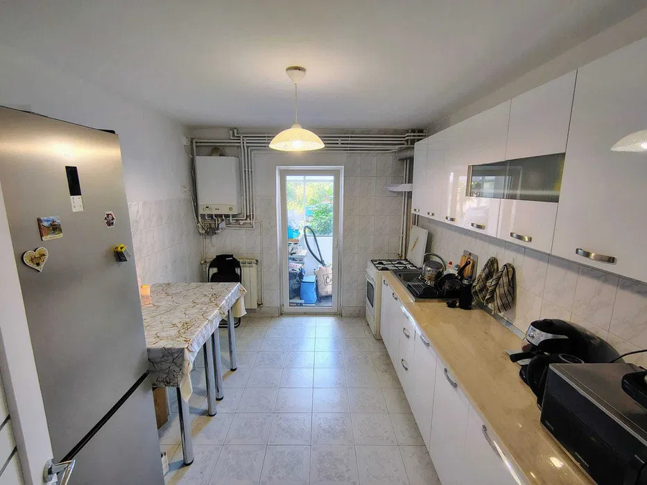 Apartament 3 camere, decomandat, 76 mp, zona Semicentrala