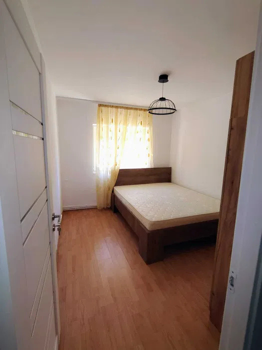 Apartament 3 camere, decomandat, 76 mp, zona Semicentrala