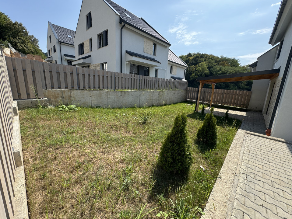 Casa tip duplex, 135mp utili, 4 camere, Semifinisata, Garaj, Zona Tauti