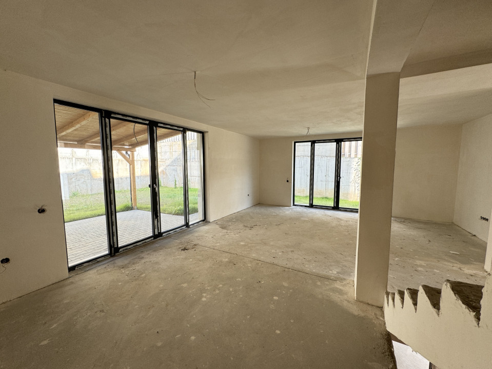Casa tip duplex, 135mp utili, 4 camere, Semifinisata, Garaj, Zona Tauti