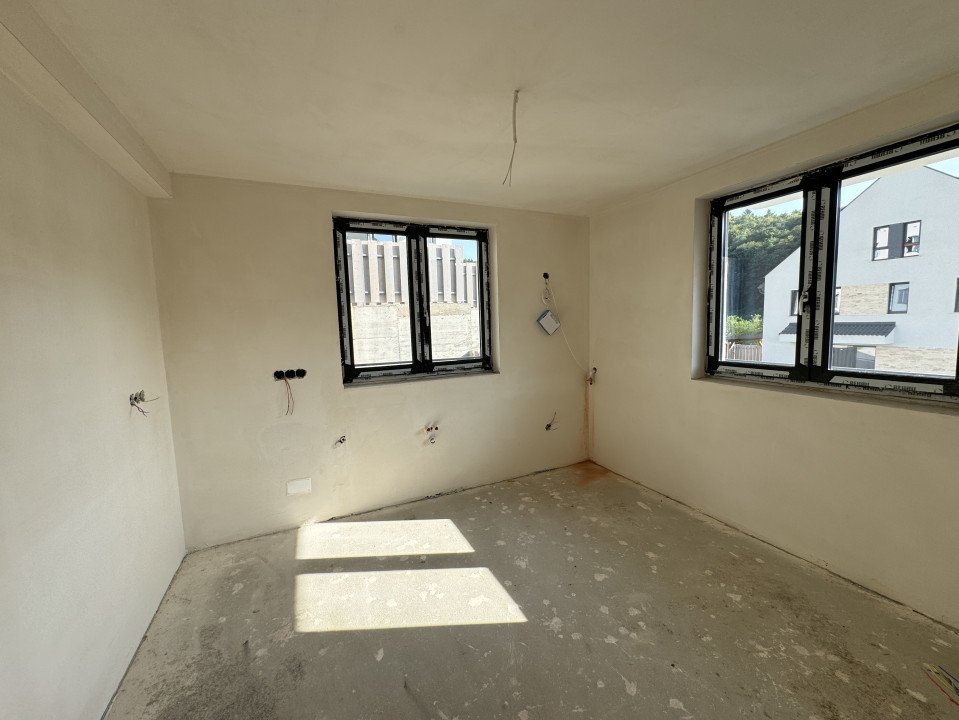 Casa tip duplex, 135mp utili, 4 camere, Semifinisata, Garaj, Zona Tauti