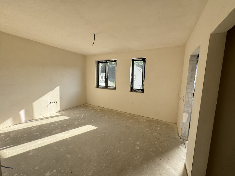 Casa tip duplex, 135mp utili, 4 camere, Semifinisata, Garaj, Zona Tauti