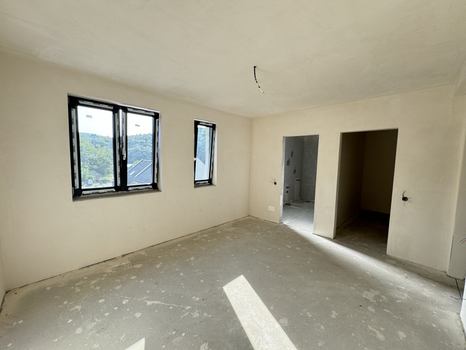 Casa tip duplex, 135mp utili, 4 camere, Semifinisata, Garaj, Zona Tauti