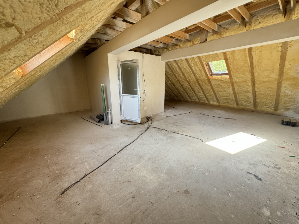 Casa tip duplex, 135mp utili, 4 camere, Semifinisata, Garaj, Zona Tauti