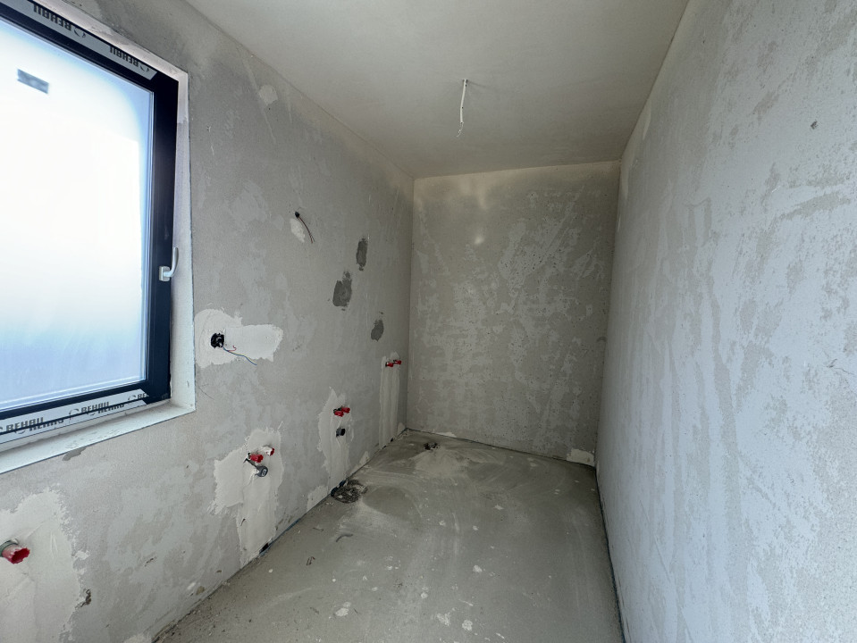 Casa tip duplex, 135mp utili, 4 camere, Semifinisata, Garaj, Zona Tauti