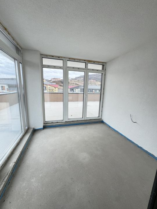 Apartament tip Penthouse, 4 camere, 87 mp, terasa 88 mp, Zona Eroilor