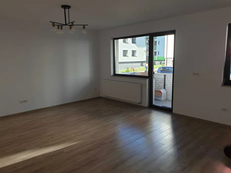 Apartament cu 2 camere, 55 mp, balcon, zona Sub Cetate