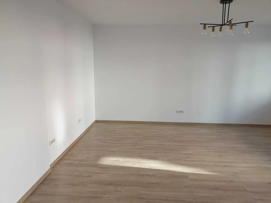 Apartament cu 2 camere, 55 mp, balcon, zona Sub Cetate
