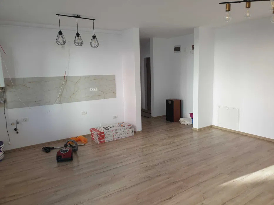Apartament cu 2 camere, 55 mp, balcon, zona Sub Cetate