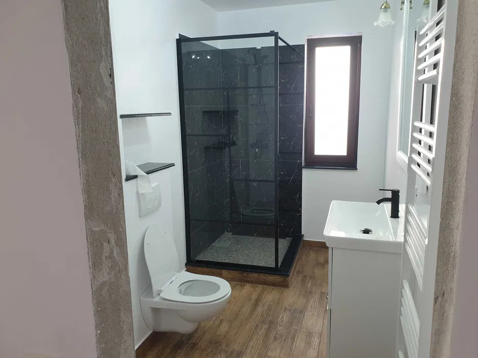 Apartament cu 2 camere, 55 mp, balcon, zona Sub Cetate