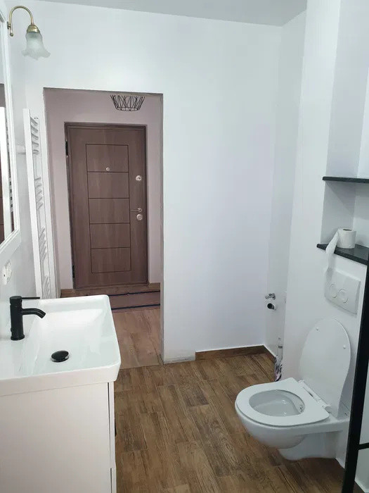 Apartament cu 2 camere, 55 mp, balcon, zona Sub Cetate