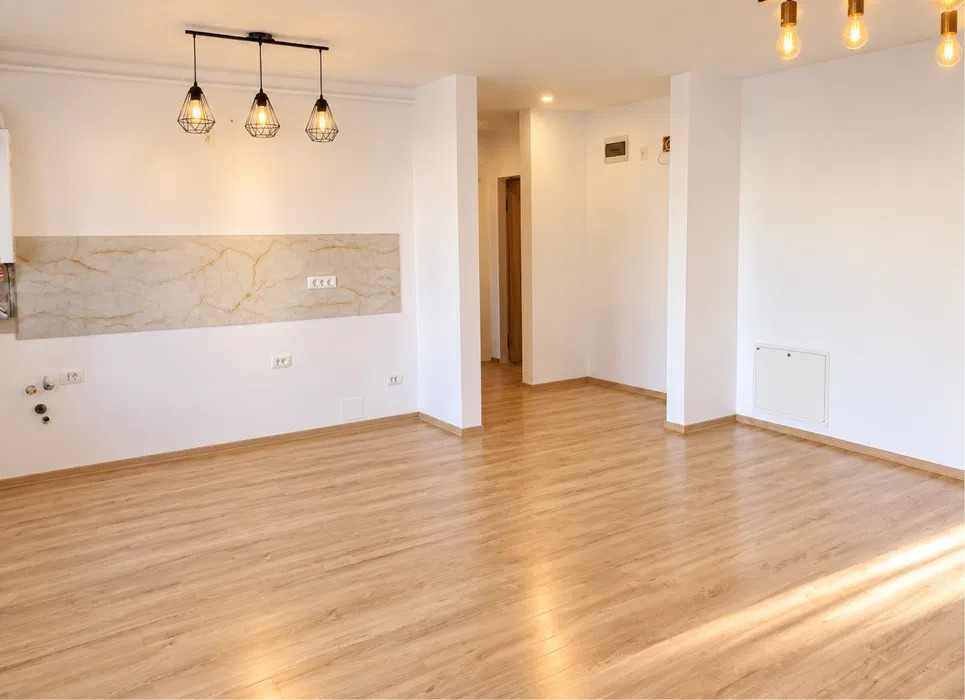 Apartament cu 2 camere, 55 mp, balcon, zona Sub Cetate