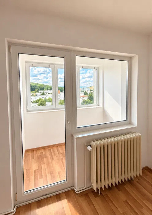 Apartament cu 2 camere, 55 mp, balcon, zona Sub Cetate