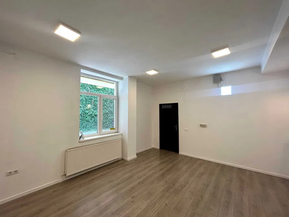 Spatiu de birou, 50 mp utili, recent renovat, parcare, zona P-ta Mihai Viteazul