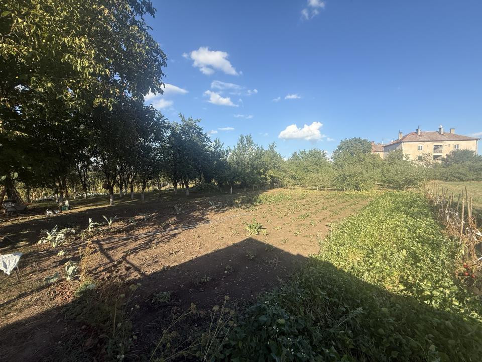 Casa 5 camere cu teren 2300 mp - Jucu de Sus