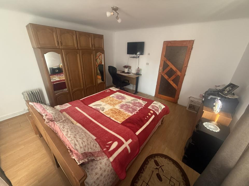 Casa 5 camere cu teren 2300 mp - Jucu de Sus