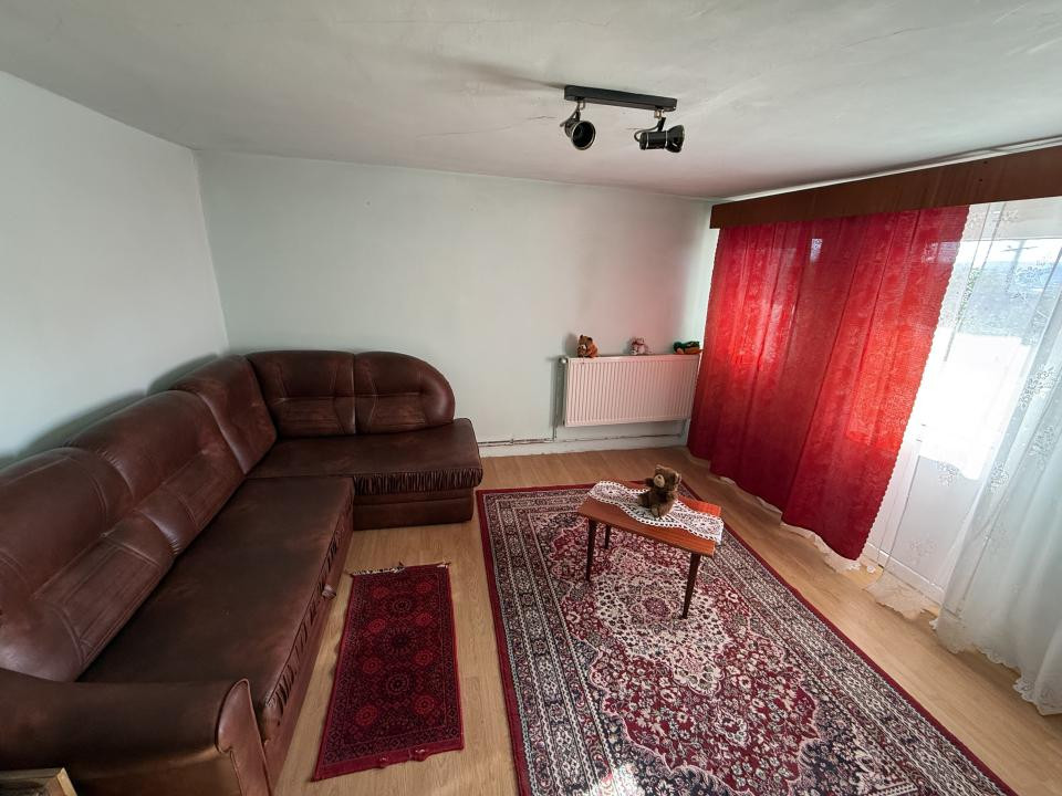 Casa 5 camere cu teren 2300 mp - Jucu de Sus