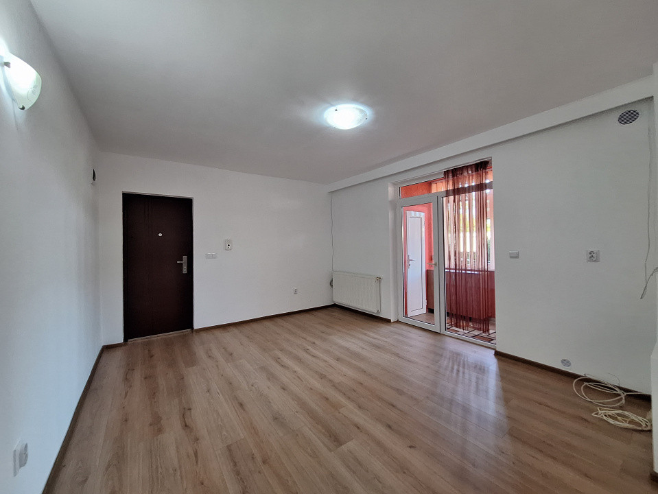 Apartament cu 2 camere, 36,5 mp, balcon, zona Parcului Poligon