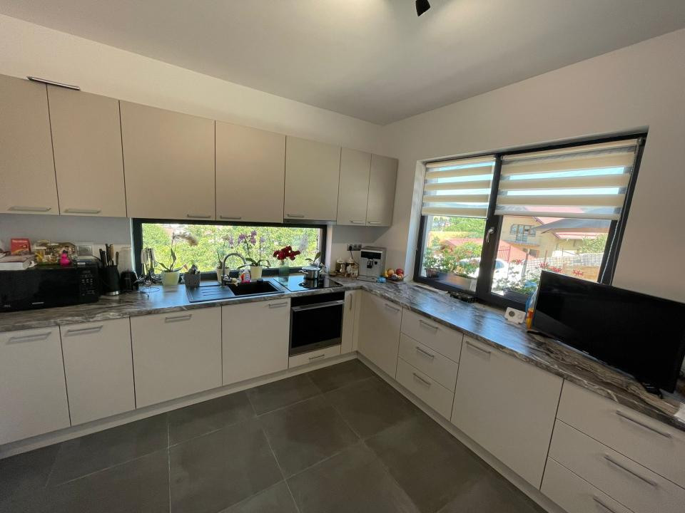 Casă individuala de vanzare cu 4 camere, amplasata pe un teren de 412 mp!