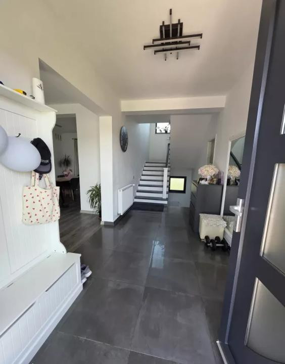 Casă individuala de vanzare cu 4 camere, amplasata pe un teren de 412 mp!