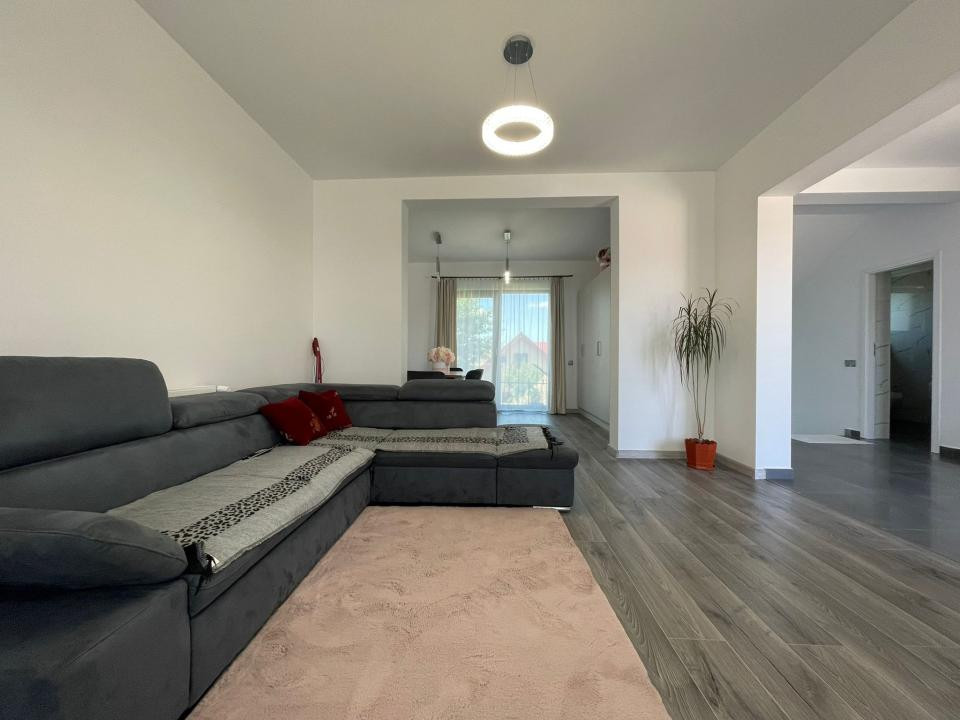 Casă individuala de vanzare cu 4 camere, amplasata pe un teren de 412 mp!