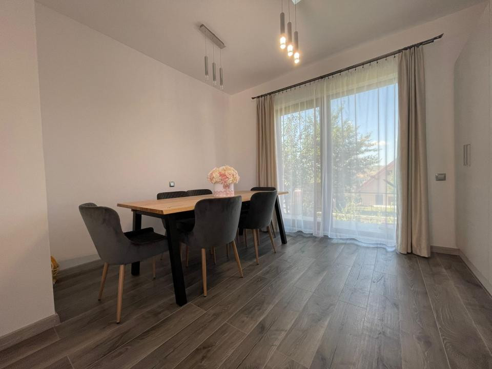Casă individuala de vanzare cu 4 camere, amplasata pe un teren de 412 mp!