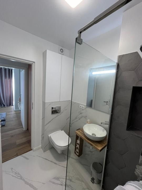 Apartament modern de inchiriat, 2 camere cu terasa si parcare subterana!