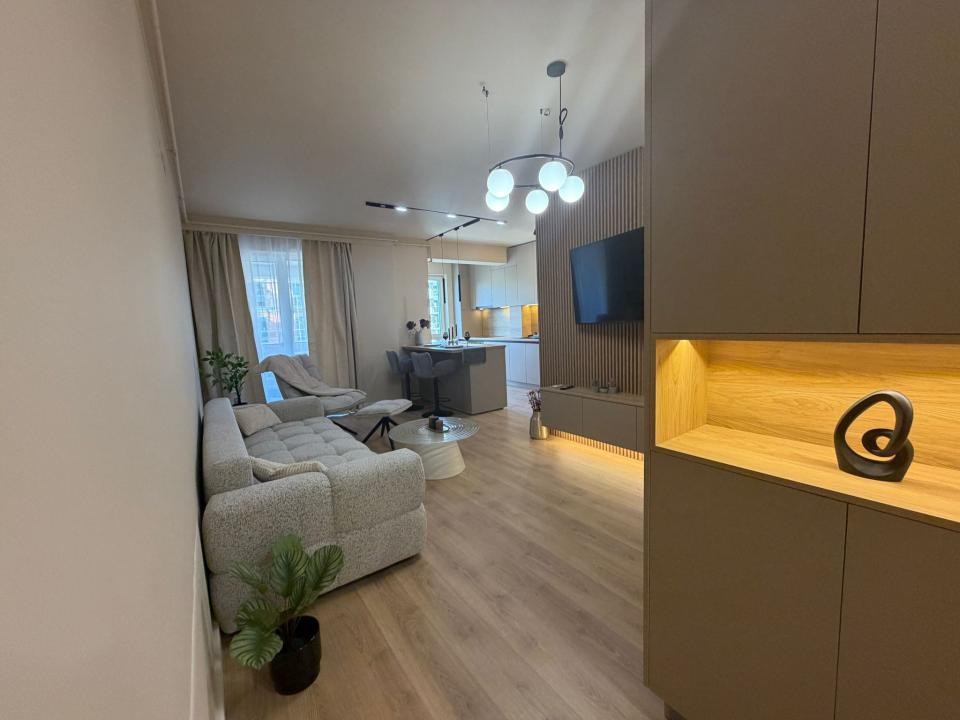Apartament cu 3 camere, 66 mp, parcare, balcon, zona Tineretului