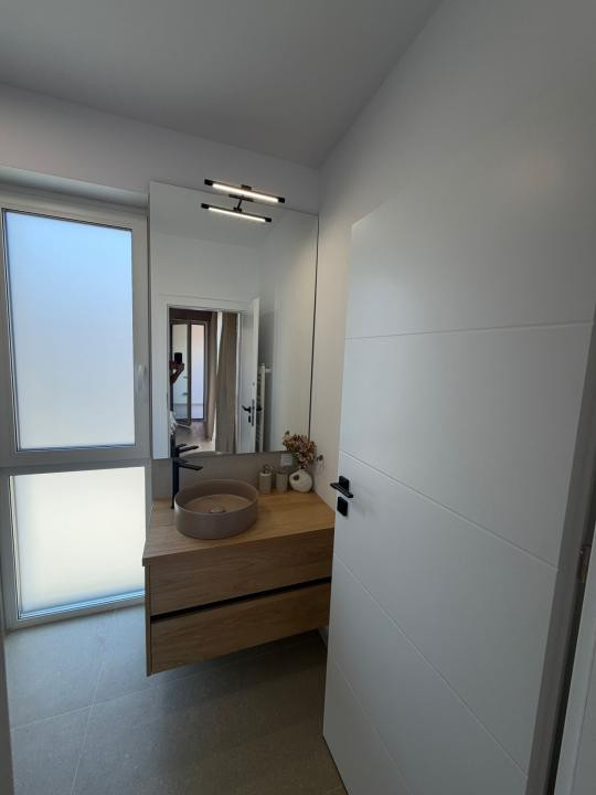 Apartament cu 3 camere, 66 mp, parcare, balcon, zona Tineretului