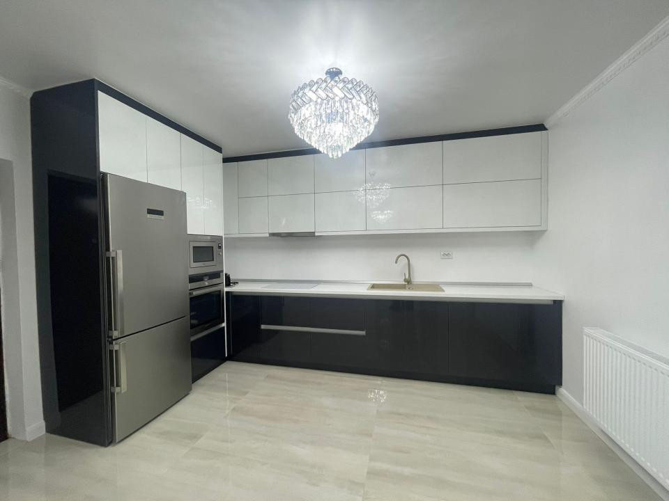 Apartament de vanzare 4 camere in zona Cetatii!