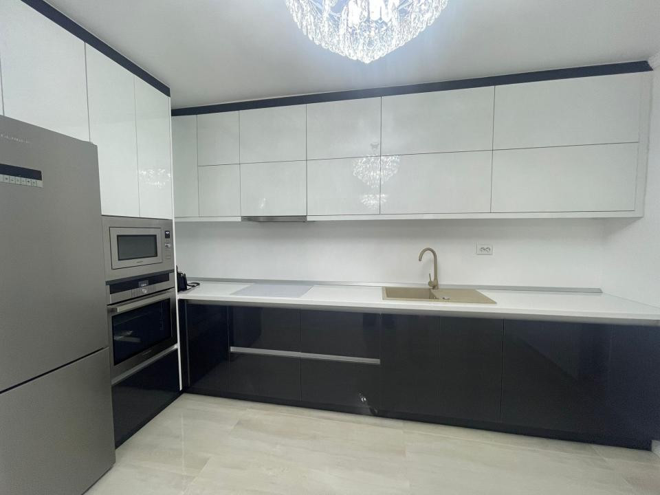 Apartament de vanzare 4 camere in zona Cetatii!