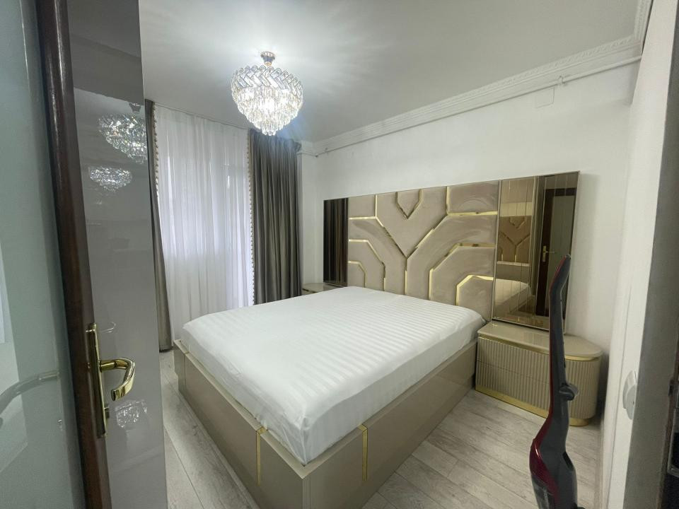 Apartament de vanzare 4 camere in zona Cetatii!