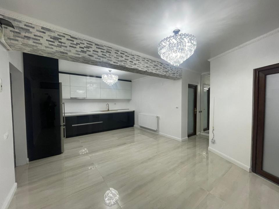 Apartament de vanzare 4 camere in zona Cetatii!