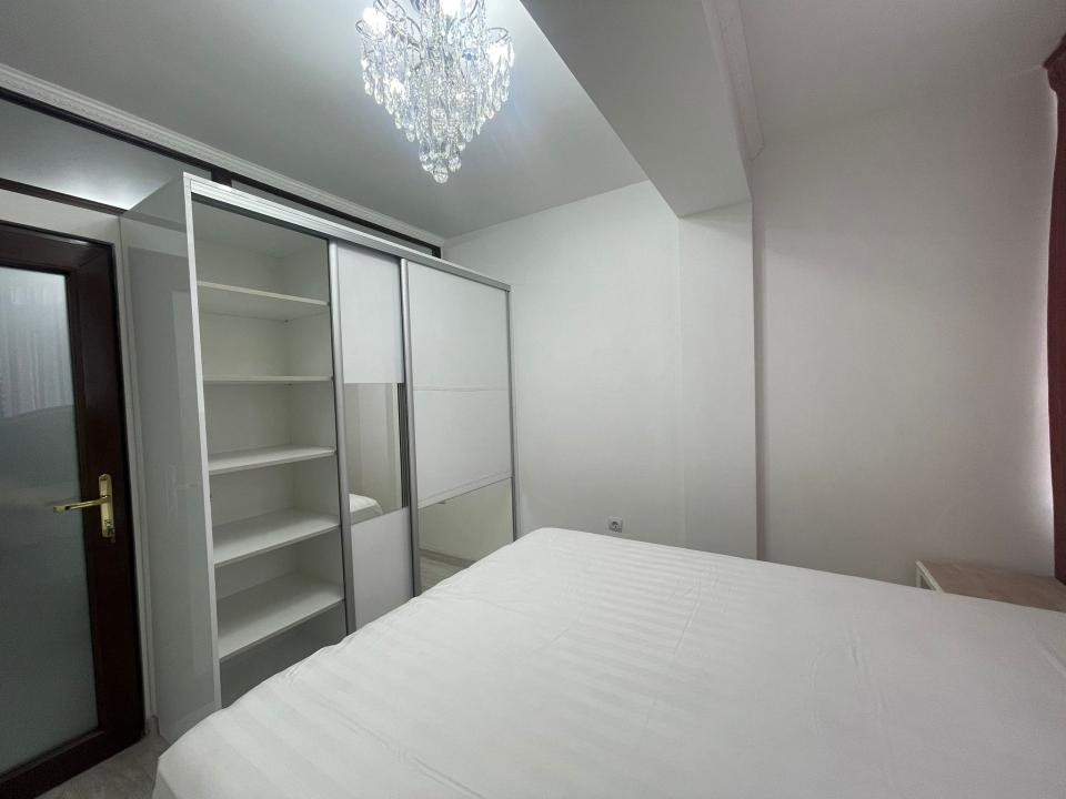 Apartament de vanzare 4 camere in zona Cetatii!
